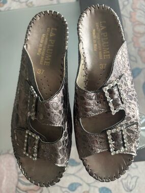 NWOT Metallic Brown Embossed Buckle Mules